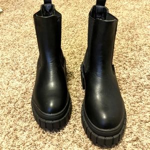 Black chelsea boots